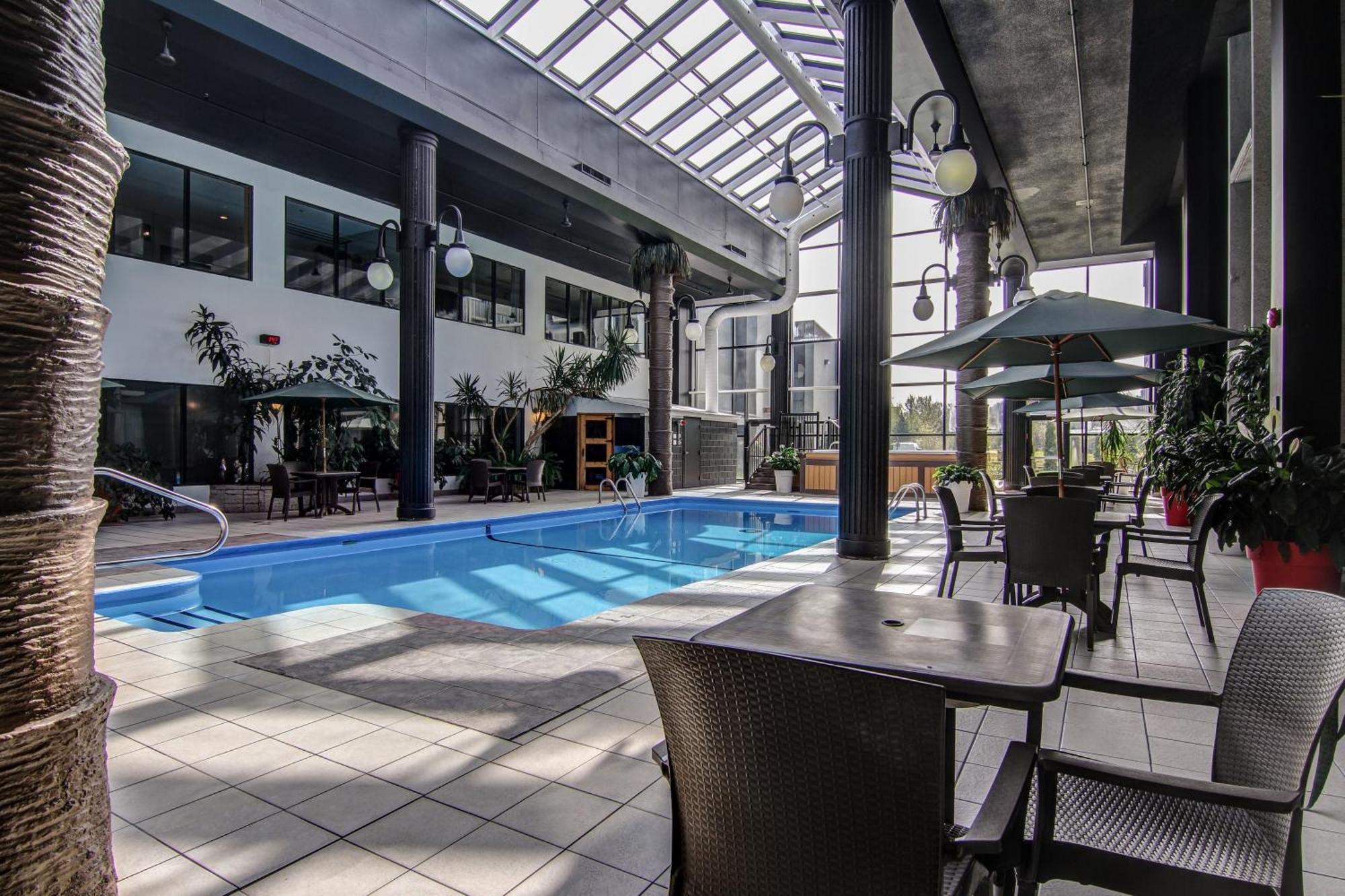 La Sagueneenne - Hotel Et Centre De Congres Chicoutimi 외부 사진