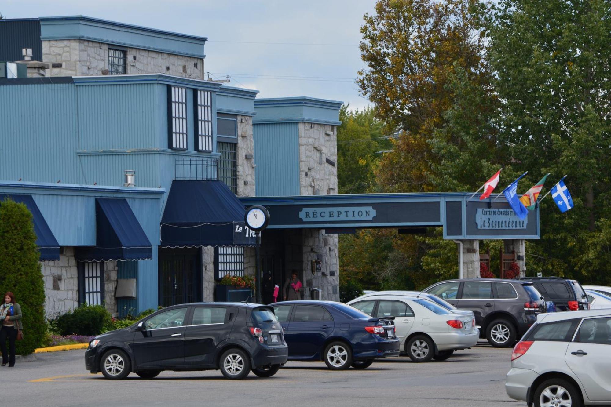 La Sagueneenne - Hotel Et Centre De Congres Chicoutimi 외부 사진