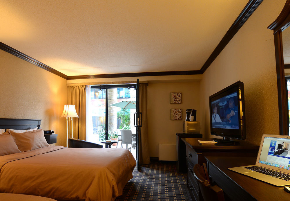 La Sagueneenne - Hotel Et Centre De Congres Chicoutimi 외부 사진